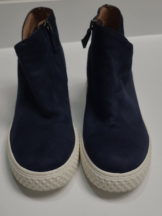 AEROSOLES Shoes - Aerosoles Zirah Navy Slip-On Ankle Boots with White Contrast Sole - Size 9